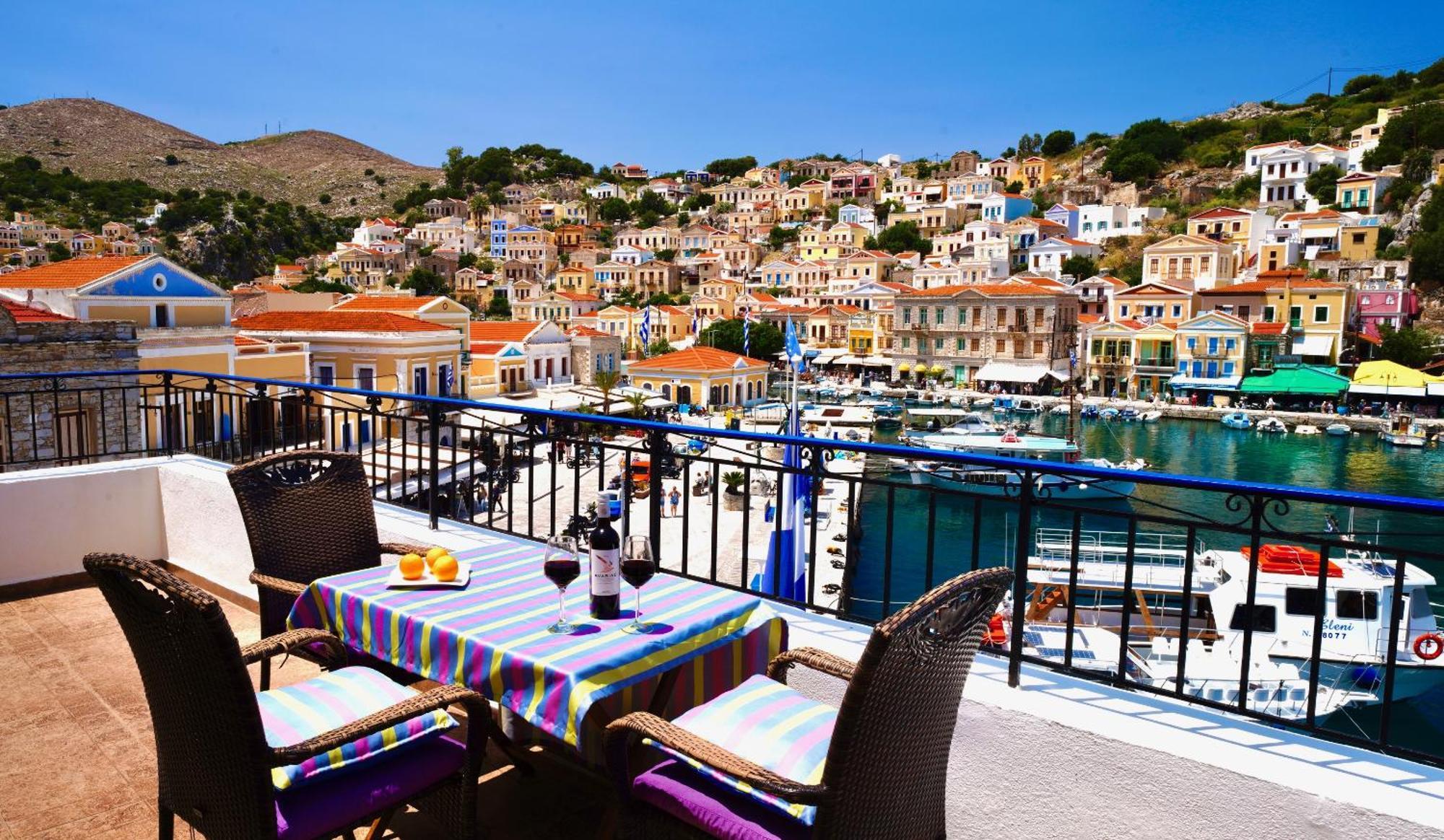 Captain'S Suites Symi Exterior foto